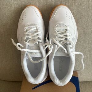 Women’s size 6 ASICS Gel Renma Pickleball shoes.